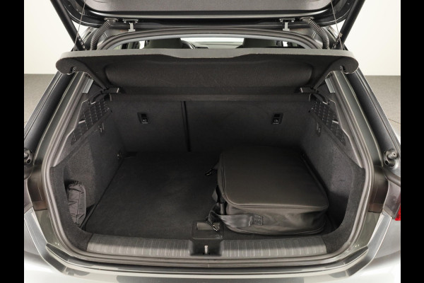 Audi A3 Sportback 45 TFSI e S edition Competition 245pk | Navigatie | Parkeercamera | Adaptieve cruise controle | Stoelverwarming