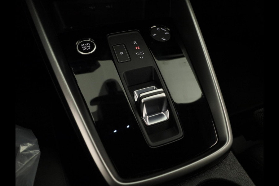 Audi A3 Sportback 45 TFSI e S edition Competition 245pk | Navigatie | Parkeercamera | Adaptieve cruise controle | Stoelverwarming