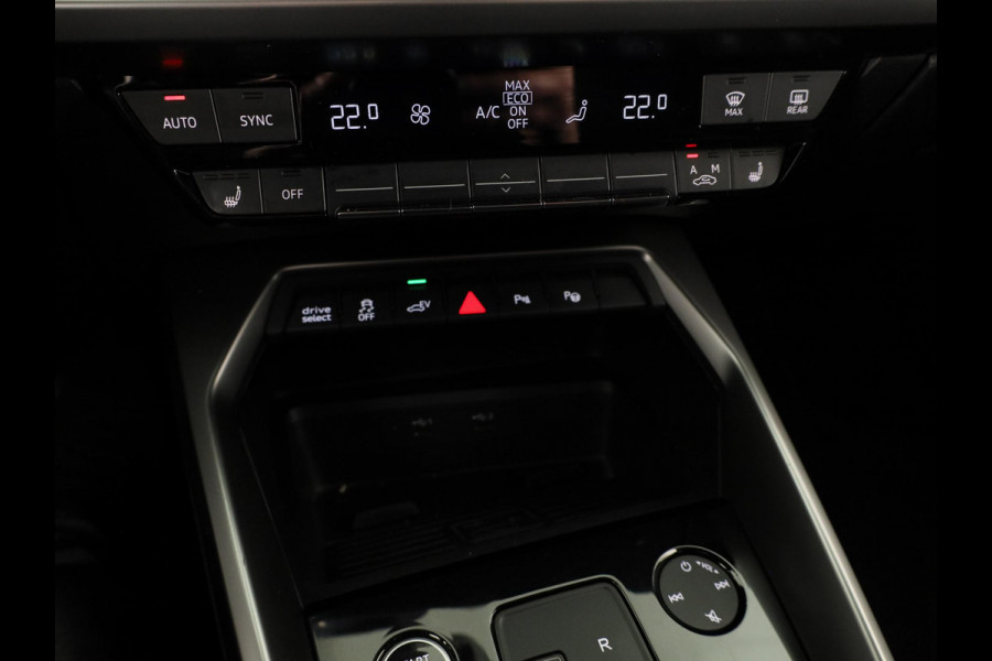 Audi A3 Sportback 45 TFSI e S edition Competition 245pk | Navigatie | Parkeercamera | Adaptieve cruise controle | Stoelverwarming