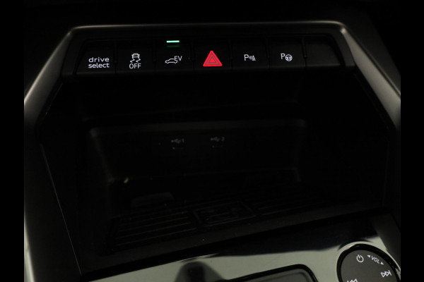 Audi A3 Sportback 45 TFSI e S edition Competition 245pk | Navigatie | Parkeercamera | Adaptieve cruise controle | Stoelverwarming
