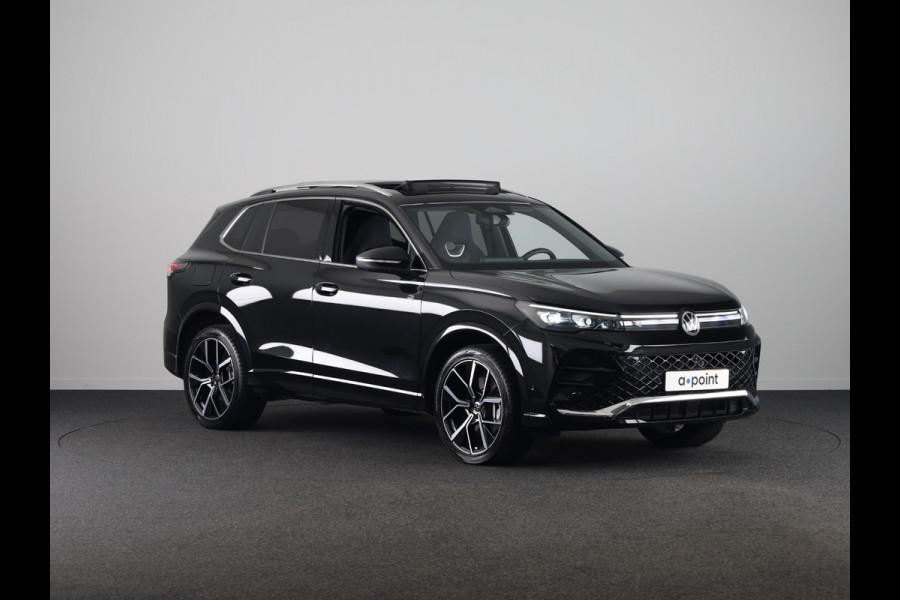 Volkswagen Tiguan 1.5 eHybrid R-Line Edition | 272 PK |Automaat (DSG) | Verlengde garantie | Navigatie | Panoramadak | Parkeersensoren (Park assist) | Rondomzicht 360 grade camera | Stoelverwarming | R-Line |