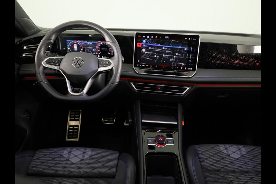 Volkswagen Tiguan 1.5 eHybrid R-Line Edition | 272 PK |Automaat (DSG) | Verlengde garantie | Navigatie | Panoramadak | Parkeersensoren (Park assist) | Rondomzicht 360 grade camera | Stoelverwarming | R-Line |