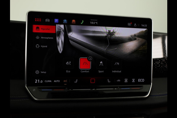 Volkswagen Tiguan 1.5 eHybrid R-Line Edition | 272 PK |Automaat (DSG) | Verlengde garantie | Navigatie | Panoramadak | Parkeersensoren (Park assist) | Rondomzicht 360 grade camera | Stoelverwarming | R-Line |