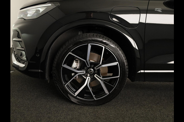 Volkswagen Tiguan 1.5 eHybrid R-Line Edition | 272 PK |Automaat (DSG) | Verlengde garantie | Navigatie | Panoramadak | Parkeersensoren (Park assist) | Rondomzicht 360 grade camera | Stoelverwarming | R-Line |