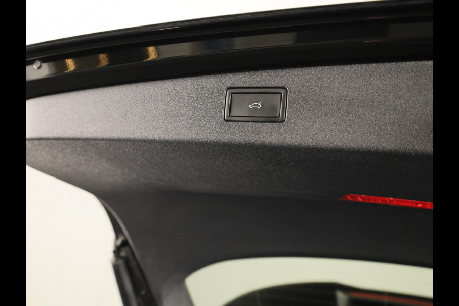 Volkswagen Tiguan 1.5 eHybrid R-Line Edition | 272 PK |Automaat (DSG) | Verlengde garantie | Navigatie | Panoramadak | Parkeersensoren (Park assist) | Rondomzicht 360 grade camera | Stoelverwarming | R-Line |