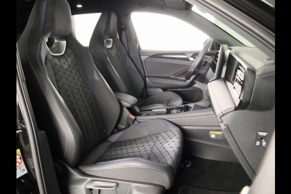 Volkswagen Tiguan 1.5 eHybrid R-Line Edition | 272 PK |Automaat (DSG) | Verlengde garantie | Navigatie | Panoramadak | Parkeersensoren (Park assist) | Rondomzicht 360 grade camera | Stoelverwarming | R-Line |