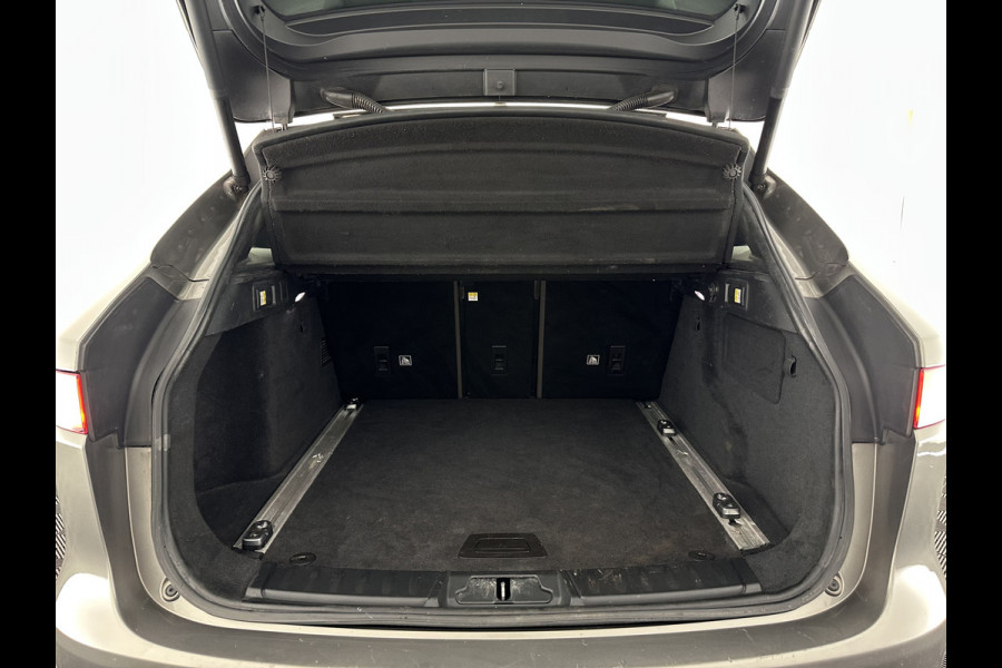 Jaguar F-Pace 3.0d First Edition AWD (INCL-BTW) Aut. *PANO | LEATHER | XENON | MEMORY-PACK | DIGI-COCKPIT | MERIDIAN-SOUND | NAVI-FULLMAP | CAMERA | HEATED-COMFORTSEATS | AMBIENTLIGHT | SHIFTPADDLES | ECC | PDC | CRUISE | TOWBAR