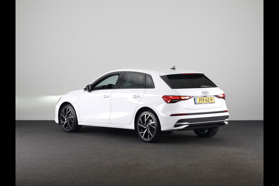 Audi A3 Sportback 40 TFSI e Pro Line 204pk | 18 inch Lichtmetalen velgen | Parkeercamera| Navigatie via App | Stoelverwarming