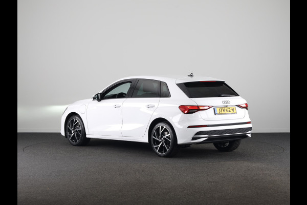 Audi A3 Sportback 40 TFSI e Pro Line 204pk | 18 inch Lichtmetalen velgen | Parkeercamera| Navigatie via App | Stoelverwarming