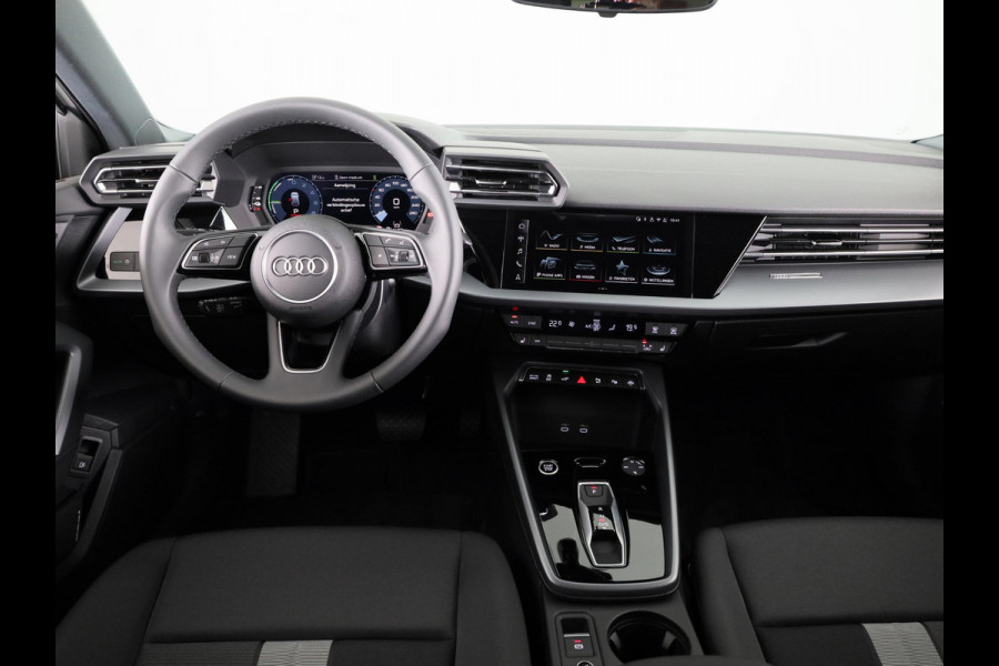 Audi A3 Sportback 40 TFSI e Pro Line 204pk | 18 inch Lichtmetalen velgen | Parkeercamera| Navigatie via App | Stoelverwarming