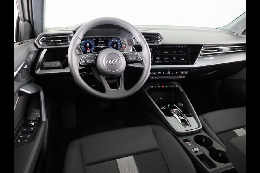 Audi A3 Sportback 40 TFSI e Pro Line 204pk | 18 inch Lichtmetalen velgen | Parkeercamera| Navigatie via App | Stoelverwarming