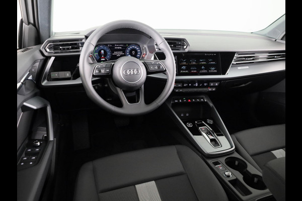 Audi A3 Sportback 40 TFSI e Pro Line 204pk | 18 inch Lichtmetalen velgen | Parkeercamera| Navigatie via App | Stoelverwarming