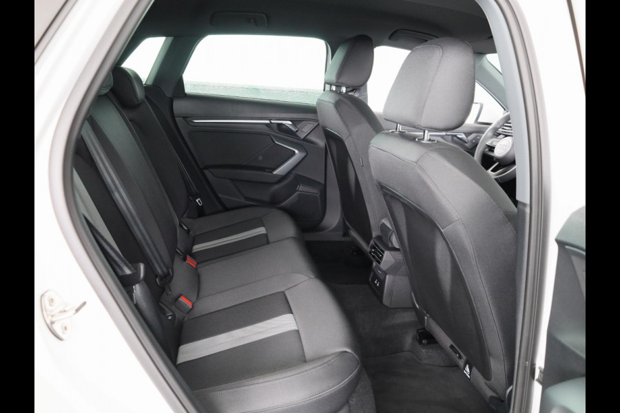 Audi A3 Sportback 40 TFSI e Pro Line 204pk | 18 inch Lichtmetalen velgen | Parkeercamera| Navigatie via App | Stoelverwarming