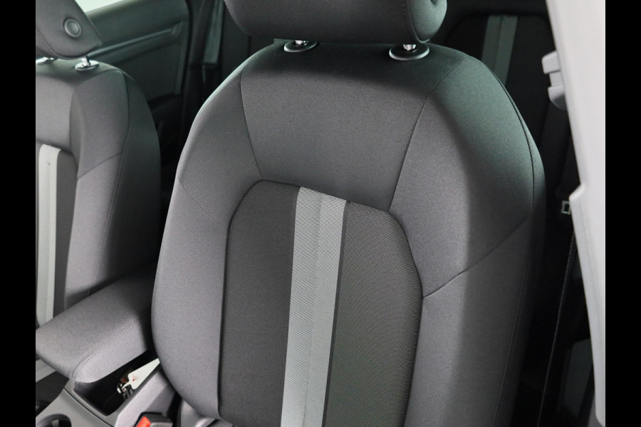 Audi A3 Sportback 40 TFSI e Pro Line 204pk | 18 inch Lichtmetalen velgen | Parkeercamera| Navigatie via App | Stoelverwarming