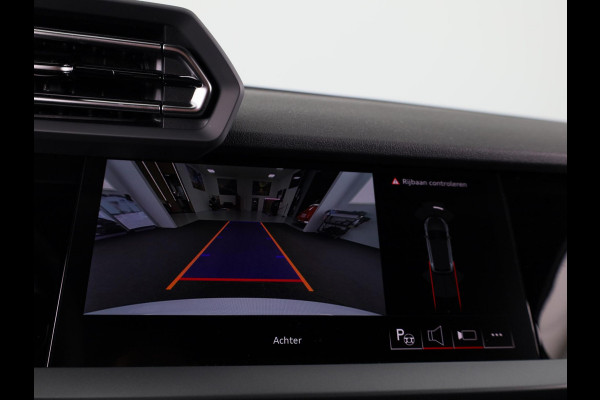 Audi A3 Sportback 40 TFSI e Pro Line 204pk | 18 inch Lichtmetalen velgen | Parkeercamera| Navigatie via App | Stoelverwarming