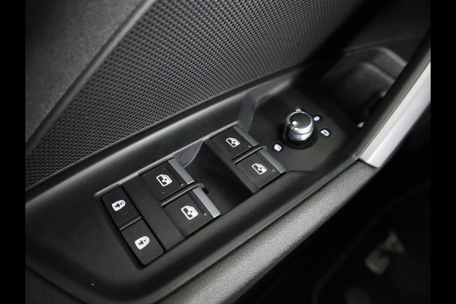 Audi A3 Sportback 40 TFSI e Advanced edition 204 pk S-tronic | Privé lease vanaf 655,- per maand | Verlengde garantie | Navigatie | Parkeersensoren (Park assist) | Achteruitrijcamera | Adaptieve cruise control | Stoelverwarming |