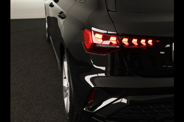 Audi A3 Sportback 45 TFSI e S edition Competition 245pk | Panoramadak | Sonos 3D | Ambient light | Parkeercamere | Adaptieve cruise controle