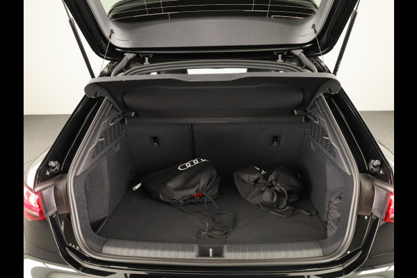 Audi A3 Sportback 45 TFSI e S edition Competition 245pk | Panoramadak | Sonos 3D | Ambient light | Parkeercamere | Adaptieve cruise controle