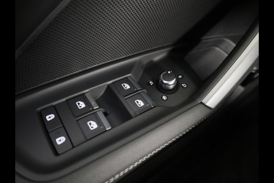 Audi A3 Sportback 45 TFSI e S edition Competition 245pk | Panoramadak | Sonos 3D | Ambient light | Parkeercamere | Adaptieve cruise controle