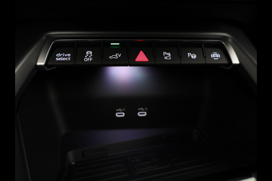 Audi A3 Sportback 45 TFSI e S edition Competition 245pk | Panoramadak | Sonos 3D | Ambient light | Parkeercamere | Adaptieve cruise controle