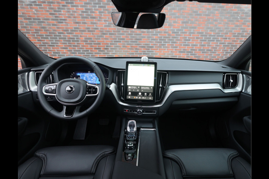 Volvo XC60 T8 AWD Ultra Black Edition | Pano - Trekhaak - HUD
