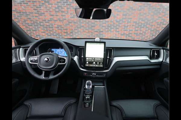 Volvo XC60 T8 AWD Ultra Black Edition | Pano - Trekhaak - HUD