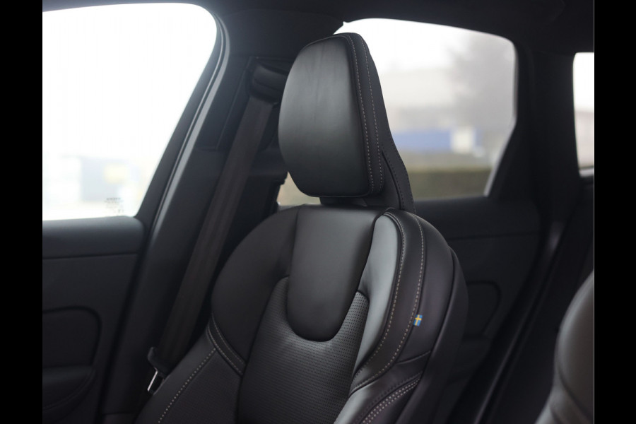 Volvo XC60 T8 AWD Ultra Black Edition | Pano - Trekhaak - HUD