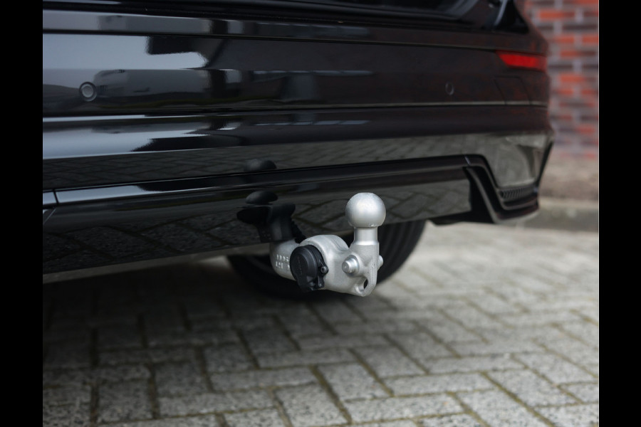 Volvo XC60 T8 AWD Ultra Black Edition | Pano - Trekhaak - HUD