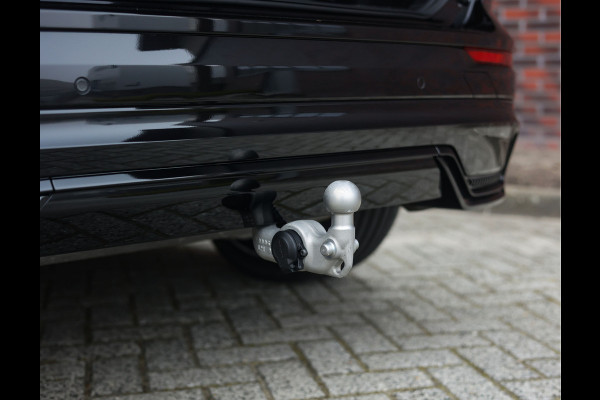 Volvo XC60 T8 AWD Ultra Black Edition | Pano - Trekhaak - HUD