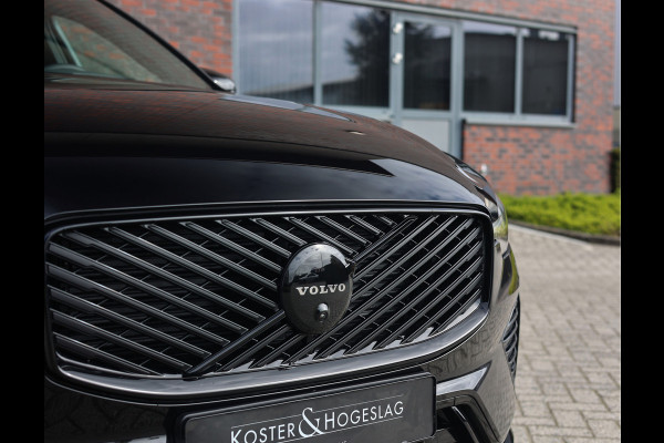 Volvo XC60 T8 AWD Ultra Black Edition | Pano - Trekhaak - HUD