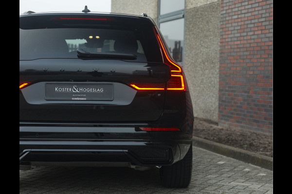 Volvo XC60 T8 AWD Ultra Black Edition | Pano - Trekhaak - HUD
