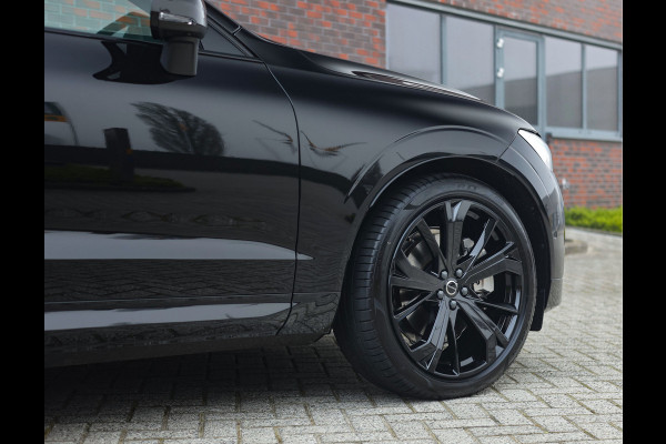 Volvo XC60 T8 AWD Ultra Black Edition | Pano - Trekhaak - HUD