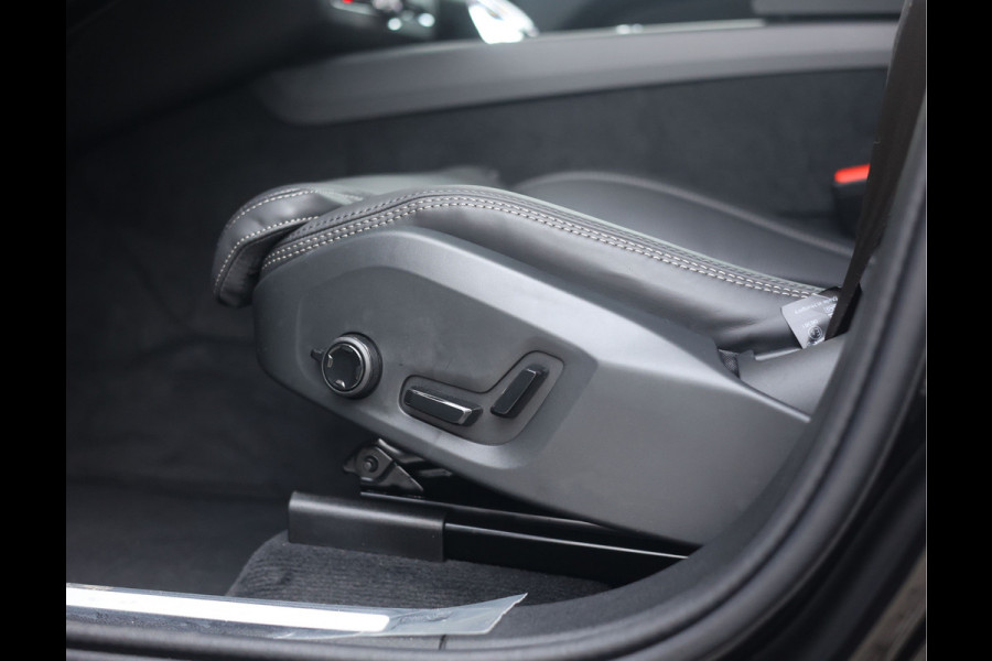 Volvo XC60 T8 AWD Ultra Black Edition | Pano - Trekhaak - HUD