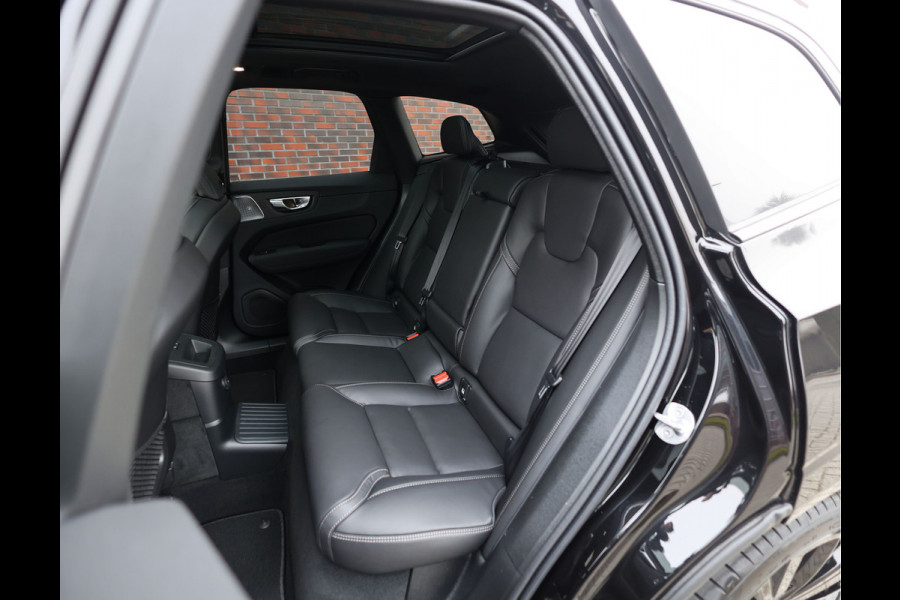 Volvo XC60 T8 AWD Ultra Black Edition | Pano - Trekhaak - HUD