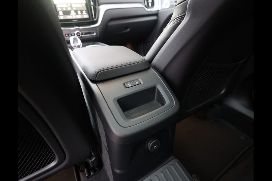 Volvo XC60 T8 AWD Ultra Black Edition | Pano - Trekhaak - HUD