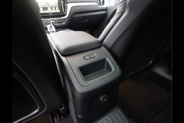 Volvo XC60 T8 AWD Ultra Black Edition | Pano - Trekhaak - HUD