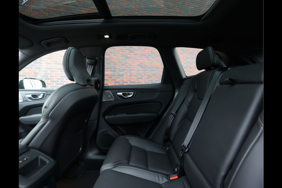Volvo XC60 T8 AWD Ultra Black Edition | Pano - Trekhaak - HUD