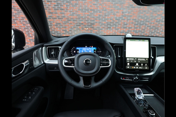 Volvo XC60 T8 AWD Ultra Black Edition | Pano - Trekhaak - HUD