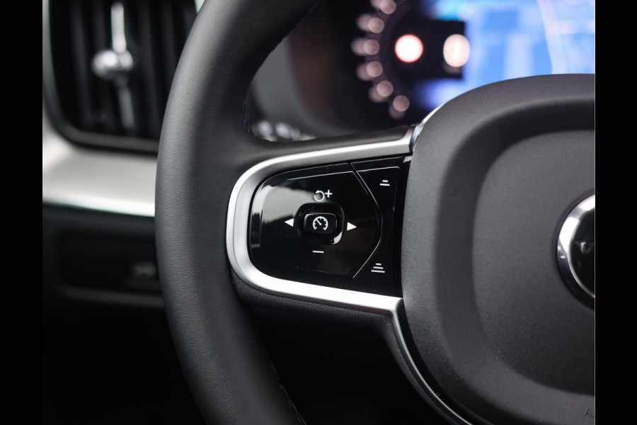 Volvo XC60 T8 AWD Ultra Black Edition | Pano - Trekhaak - HUD