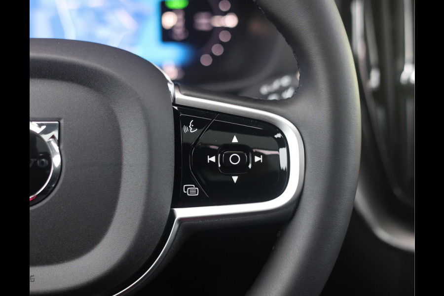 Volvo XC60 T8 AWD Ultra Black Edition | Pano - Trekhaak - HUD