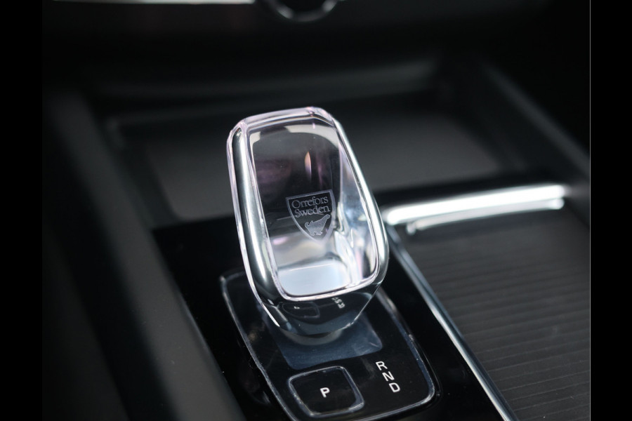 Volvo XC60 T8 AWD Ultra Black Edition | Pano - Trekhaak - HUD