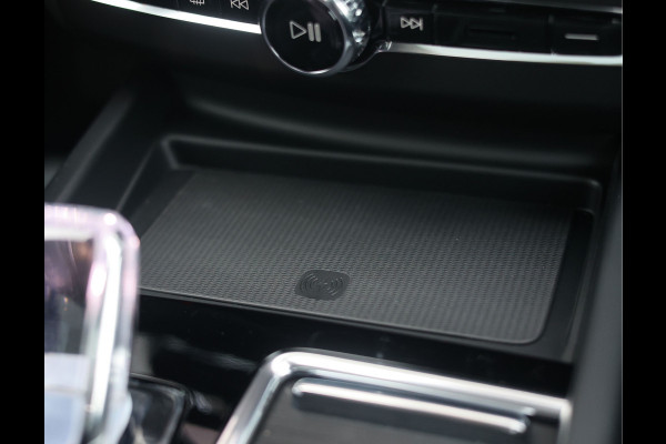 Volvo XC60 T8 AWD Ultra Black Edition | Pano - Trekhaak - HUD