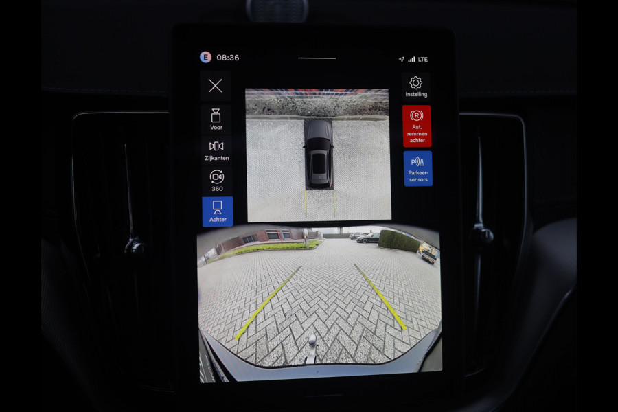 Volvo XC60 T8 AWD Ultra Black Edition | Pano - Trekhaak - HUD