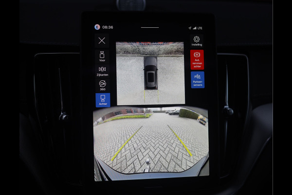 Volvo XC60 T8 AWD Ultra Black Edition | Pano - Trekhaak - HUD