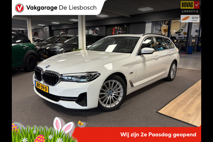 BMW 5 Serie Touring 520e Business Edition Plus / leder /camera / panorama-dak / head-up