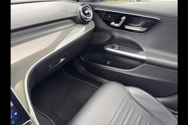 Mercedes-Benz C-Klasse 300 e AMG Line Premium Plus | Pano | 360 | Head -Up | Leder | Sfeer | Memory | Night Pakket | Trekhaak |