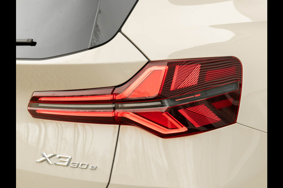 BMW X3 30e xDrive M-Sport Pro - Pano - Trekhaak - Stuurwiel Verwarmd