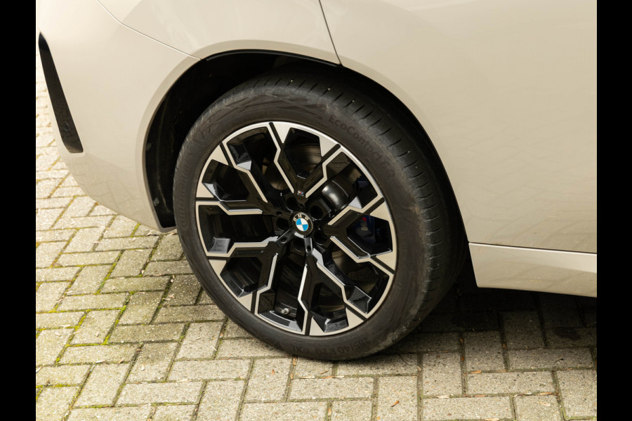 BMW X3 30e xDrive M-Sport Pro - Pano - Trekhaak - Stuurwiel Verwarmd