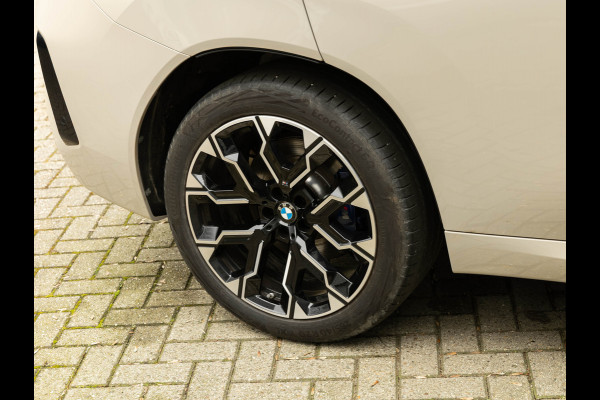 BMW X3 30e xDrive M-Sport Pro - Pano - Trekhaak - Stuurwiel Verwarmd