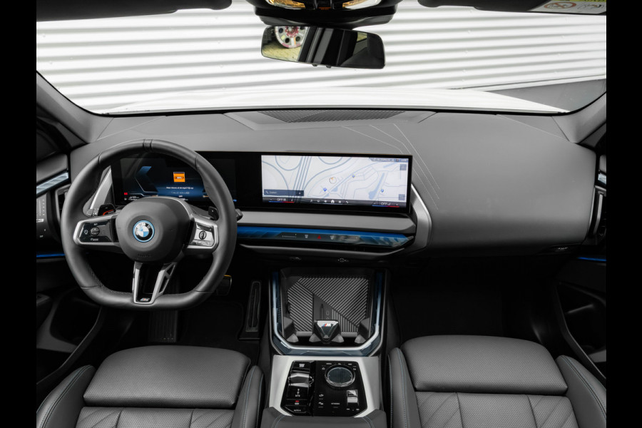 BMW X3 30e xDrive M-Sport Pro - Pano - Trekhaak - Stuurwiel Verwarmd